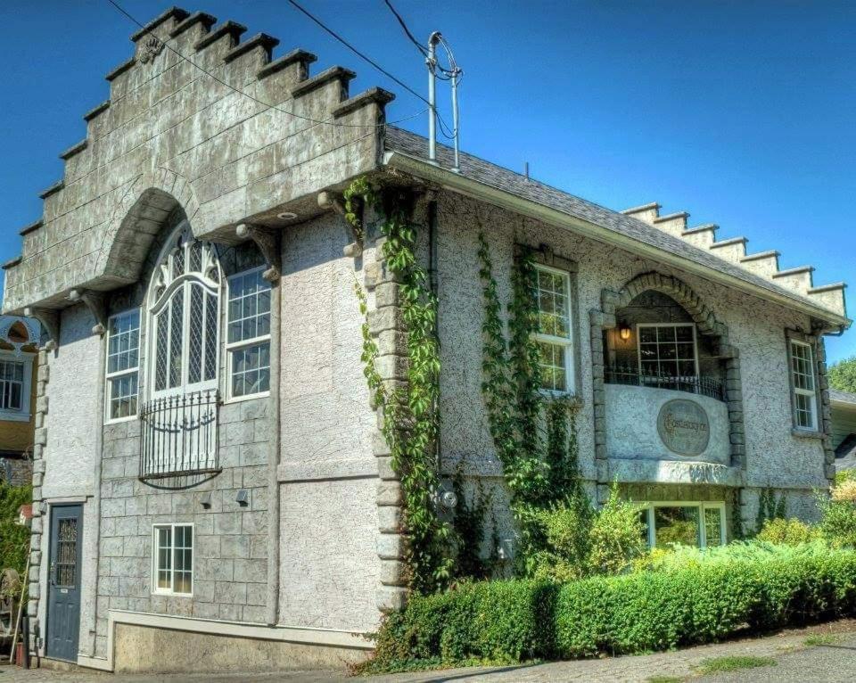 The Castle Villa Chemainus Buitenkant foto